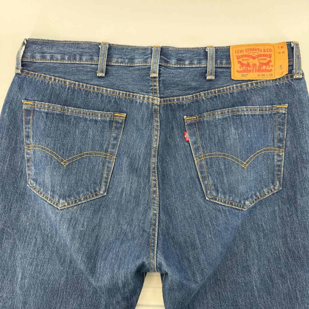 Levi's 501 Original Fit Jeans Mens 38x32 Blue Medium Wash Button Fly Straight